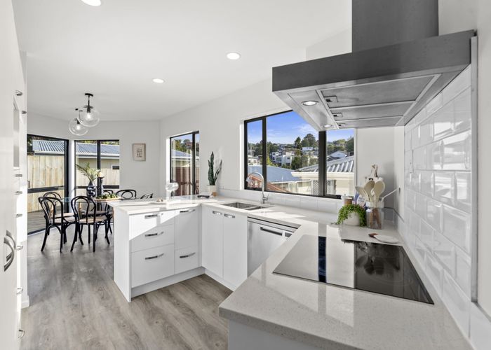  at 2/10 Juniper Road, Sunnynook, North Shore City, Auckland