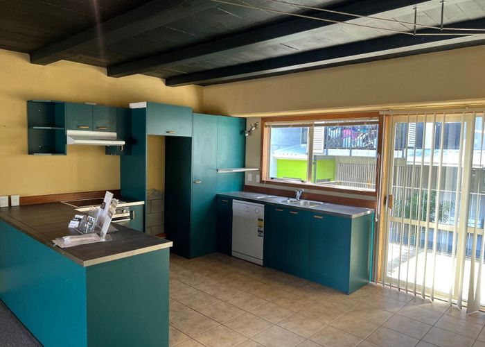  at 12 Captain Scott Road, Glen Eden, Waitakere City, Auckland