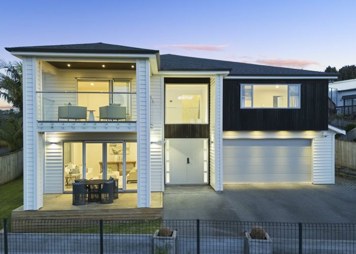  at 12 Mettam Drive, Swanson, Waitakere City, Auckland