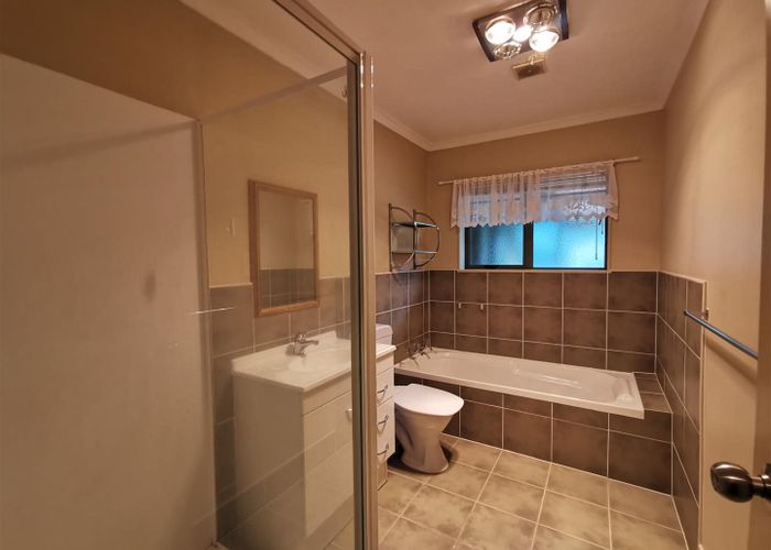  at 9 Gortin Close, East Tamaki, Manukau City, Auckland