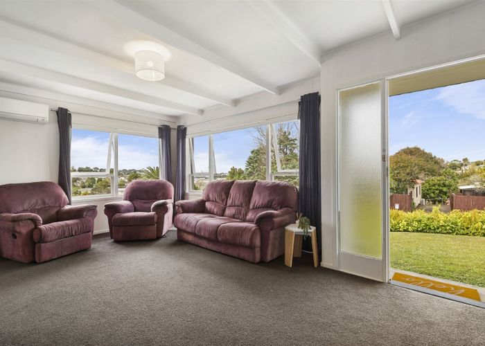  at 2/58 Girrahween Drive, Totara Vale, Auckland