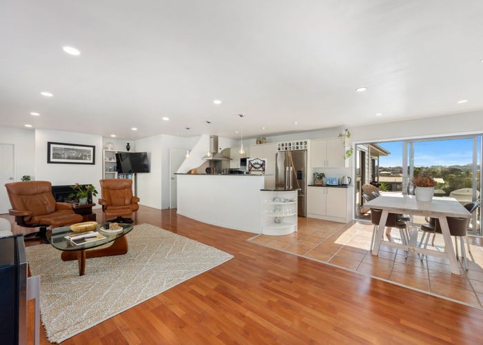  at 1/66 Browns Bay Road, Rothesay Bay, North Shore City, Auckland
