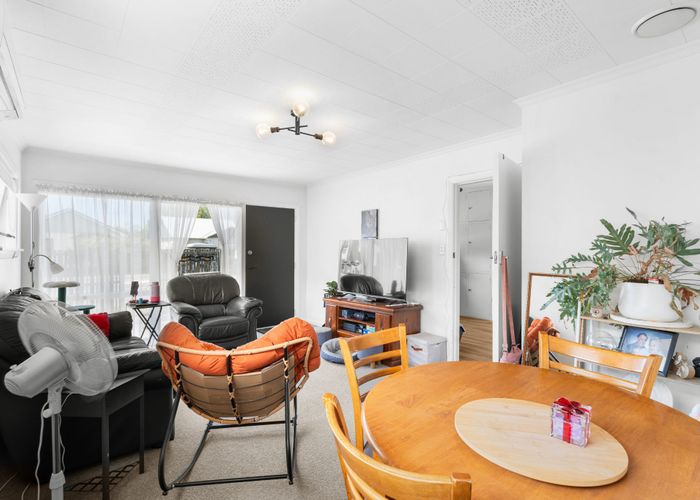  at 1/27 Hills Road, Edgeware, Christchurch