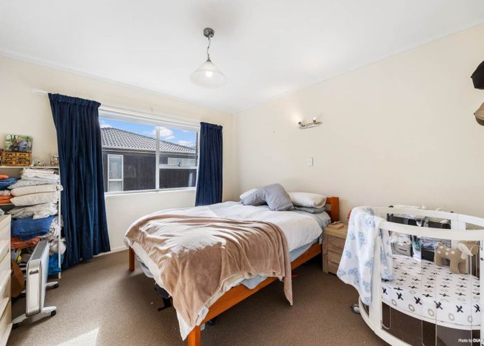  at 2/8 Houghton Street, Meadowbank, Auckland