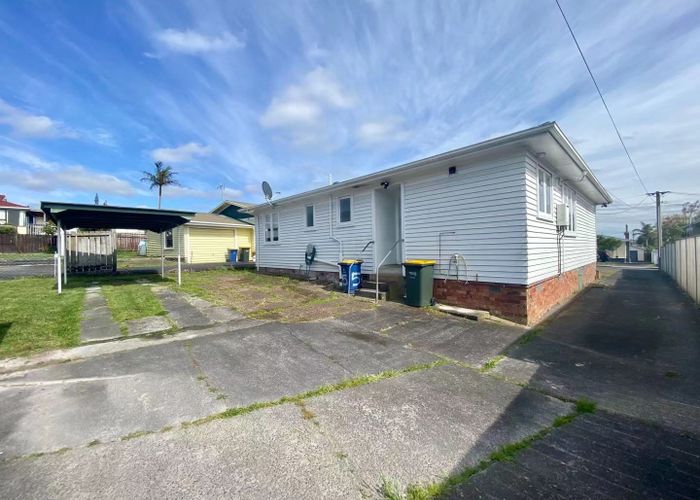  at 5 Marlene Avenue, Te Atatu South, Auckland