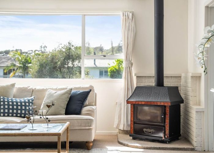  at 39 Onedin Place, Titirangi, Waitakere City, Auckland