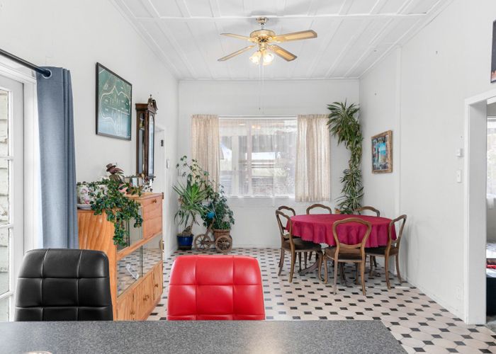  at 1/116 Beach Road, Castor Bay, Auckland