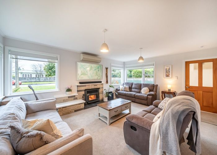  at 8A Willow Grove, Ebdentown, Upper Hutt