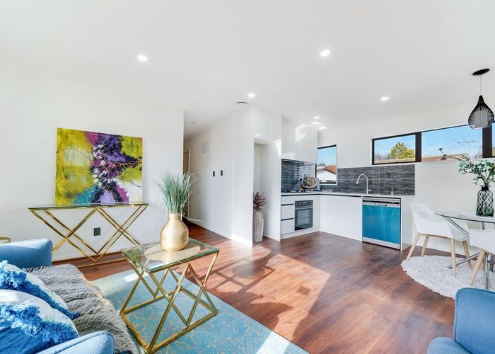  at 2/8 Kirrama Place, Conifer Grove, Takanini