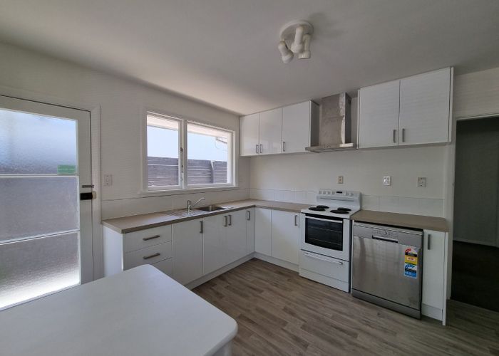  at 4/111 Aikmans Road, Merivale, Christchurch City, Canterbury