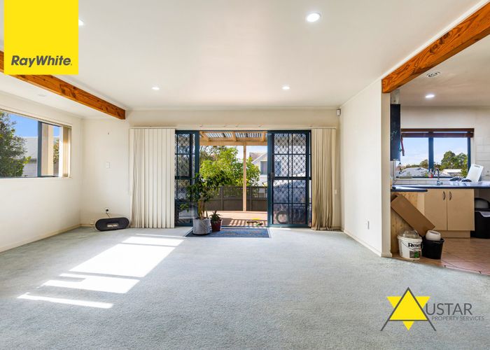  at 1/485 Don Buck Road, Massey, Waitakere City, Auckland