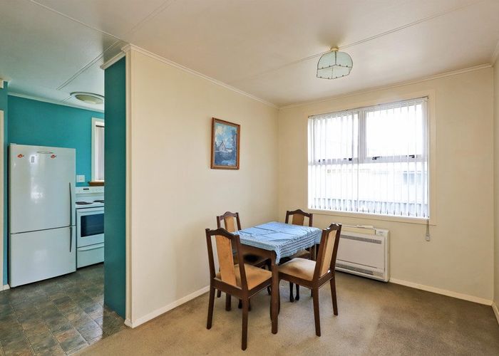  at 221 Sunnybank Crescent, Camberley, Hastings