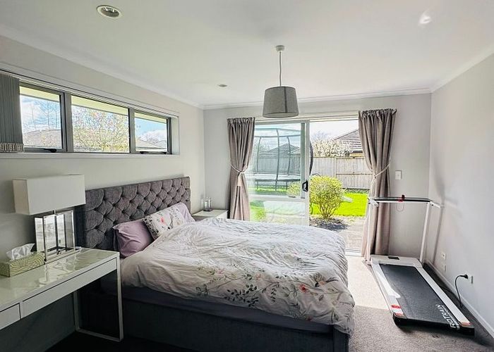  at 220 Harbourside Drive, Karaka, Papakura