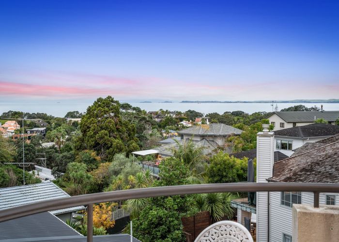 For sale 2/21 Eastcliffe Road, Castor Bay, North Shore City, Auckland