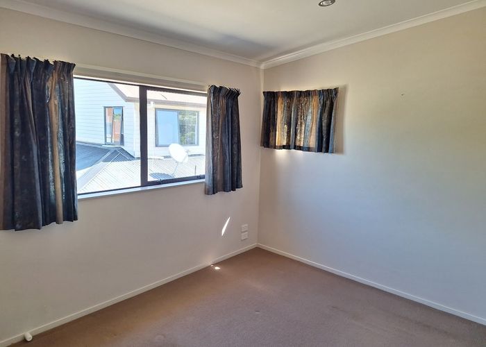  at 8 Pyramid Place, Glen Eden, Waitakere City, Auckland