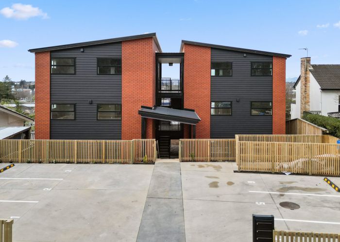  at 4/12 Ruakiwi Road, Hamilton Lake, Hamilton, Waikato