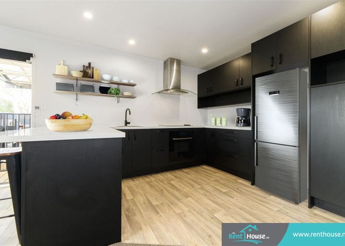  at 5 Foyle Place, Glendene, Waitakere City, Auckland