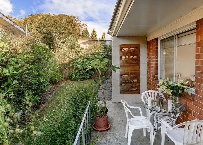  at 2/7 Edmonton Road, Henderson, Auckland