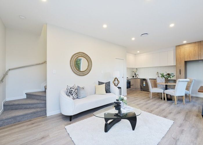  at 2/5 Hereford Street, Te Atatu Peninsula, Waitakere City, Auckland