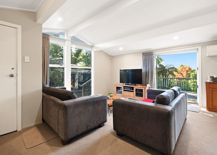  at 8 Fleming Place, Chedworth, Hamilton