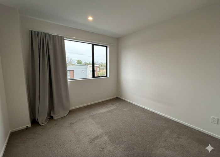  at 1/102 Rosier Road, Glen Eden, Waitakere City, Auckland