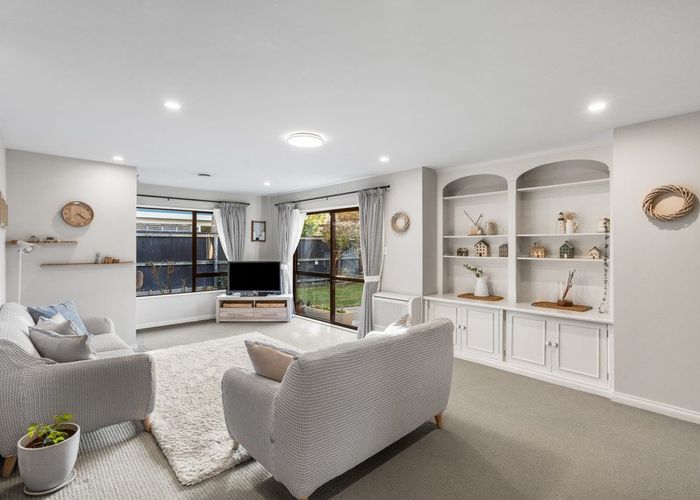  at 2/8 Coniston Avenue, Ilam, Christchurch