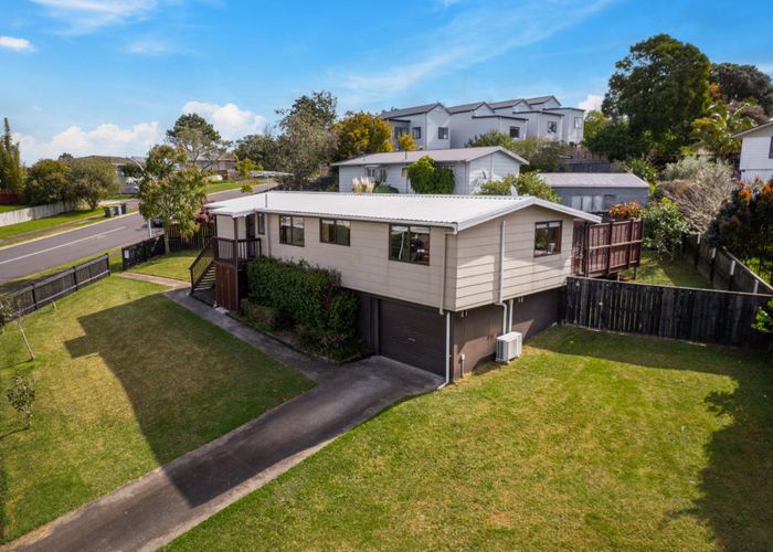  at 5 Elizabeth Drive, West Harbour, Waitakere City, Auckland