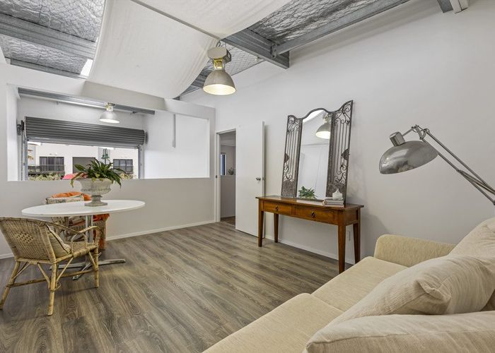  at 2/6 Airborne Road, Rosedale, North Shore City, Auckland