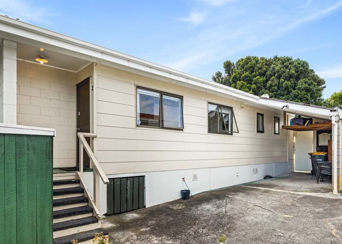  at 2/13 Paton Avenue, Te Atatu South, Waitakere City, Auckland