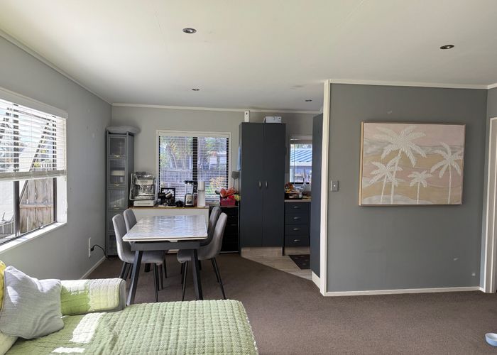  at 2/18 Aurea Avenue, Pakuranga, Auckland