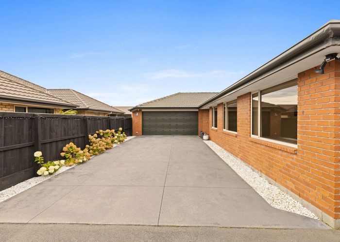  at 32 Eaglesome Avenue, Aidanfield, Christchurch City, Canterbury