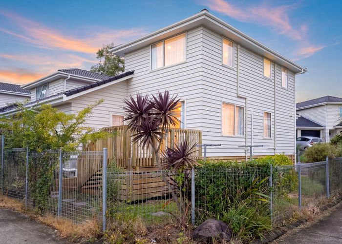  at 11 Manatu Lane, Kelston, Waitakere City, Auckland