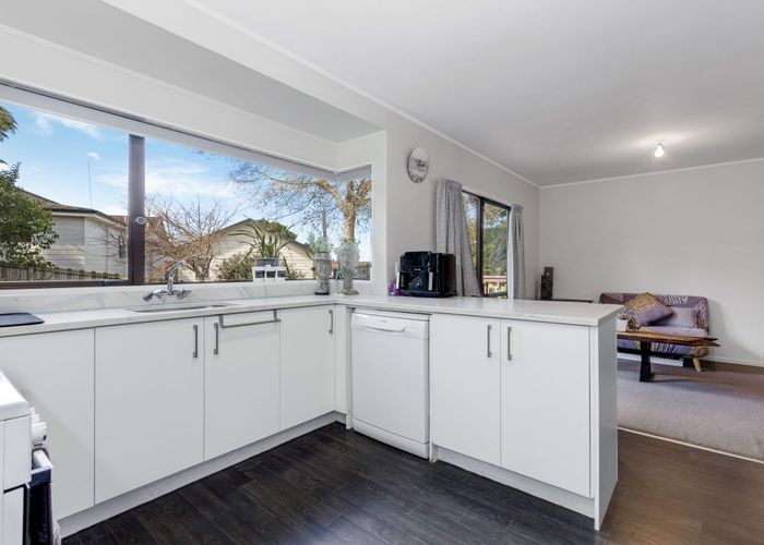  at 5 San Bernadino Drive, Henderson, Waitakere City, Auckland