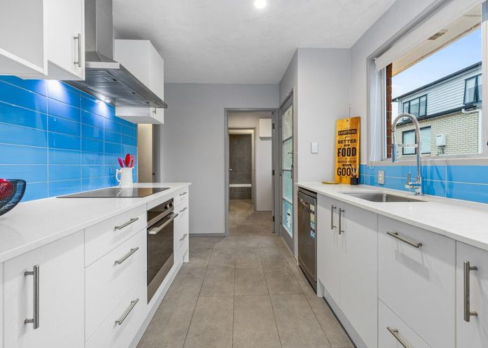  at 1A Mowbray Place, Sunnynook, Auckland