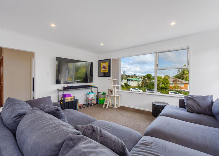  at 9 Grimshaw Place, Henderson, Waitakere City, Auckland