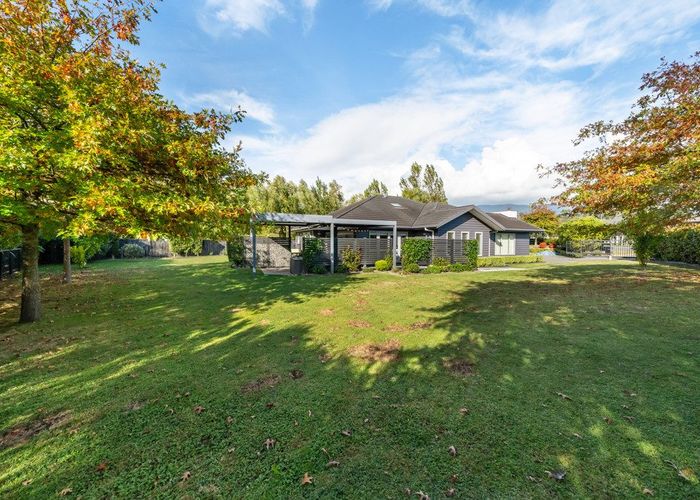  at 140 Norana Road, Timberlea, Upper Hutt