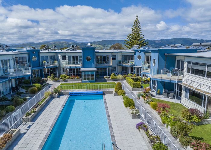  at 10/4 Seaview Road, Paraparaumu Beach, Kapiti Coast, Wellington