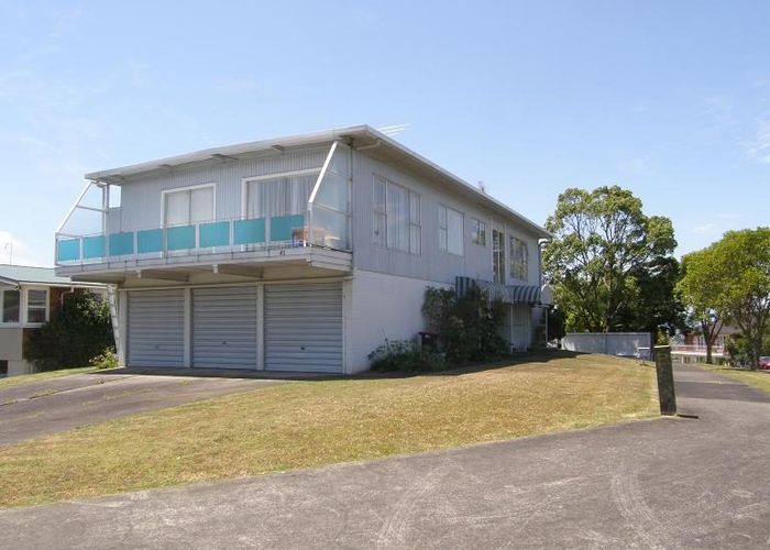  at 2/42 Simkin Avenue, Saint Johns, Auckland City, Auckland