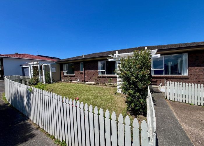  at 1/11 Ciprian Place, Henderson, Waitakere City, Auckland