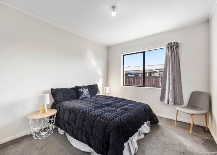  at 2/5 Volta Place, Clendon Park, Auckland