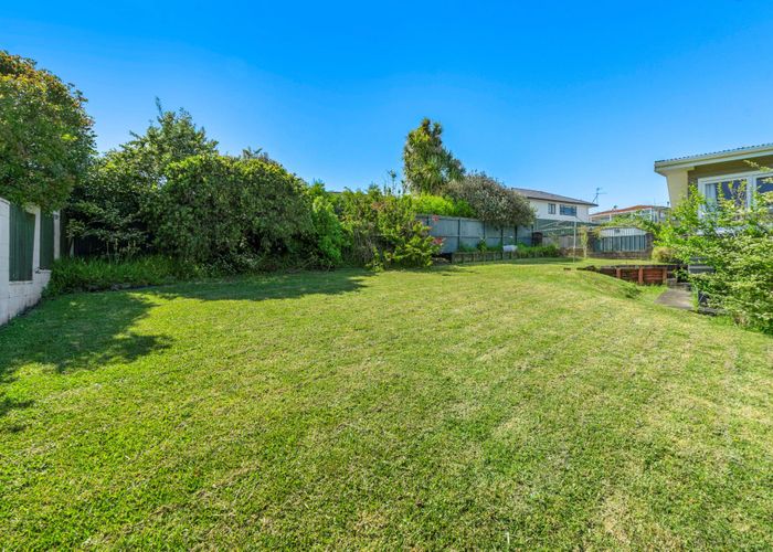  at 14 Kirkwood Place, New Windsor, Auckland