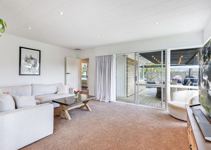  at 2 Katherine Place, Melville, Hamilton