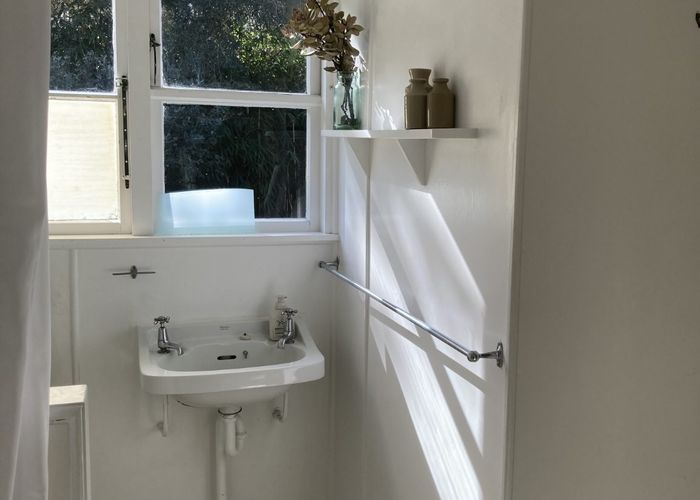  at 18 Dell Road, Raumati South, Paraparaumu