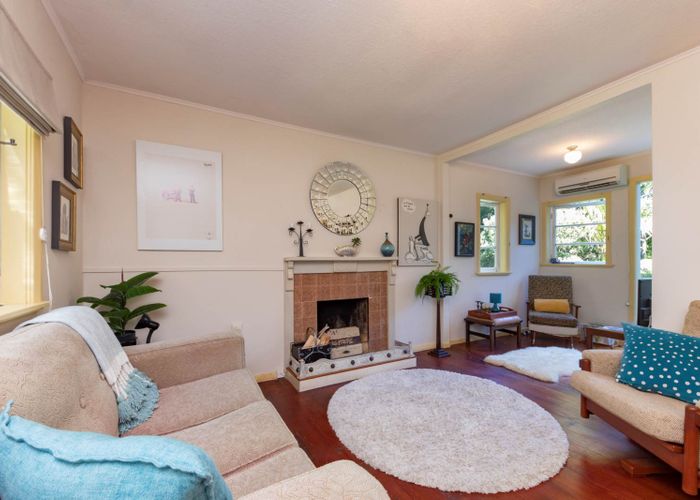  at 43 Kauri Point Road, Laingholm, Auckland