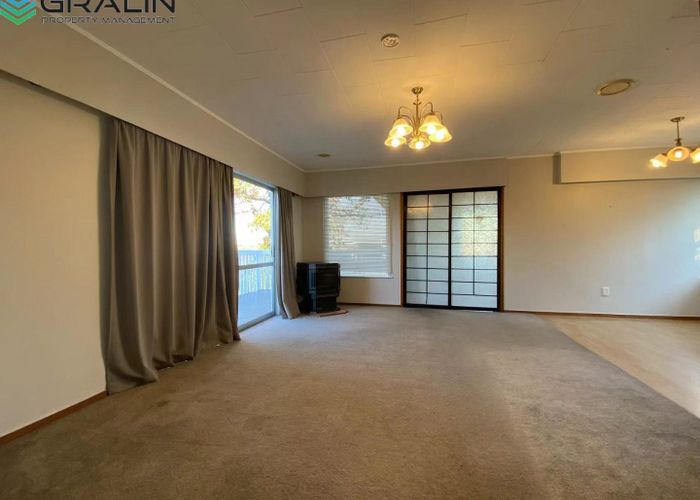  at 11 Dundas Pl, Henderson, Waitakere City, Auckland