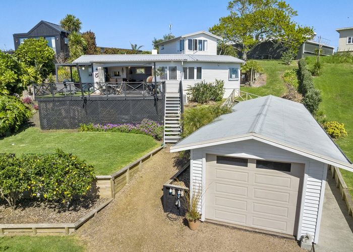 For sale 14 Waikare Road, Oneroa, Waiheke Island, Auckland homes.co.nz