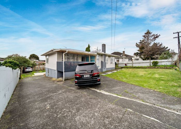  at 4 Dairy Road, Otara, Auckland