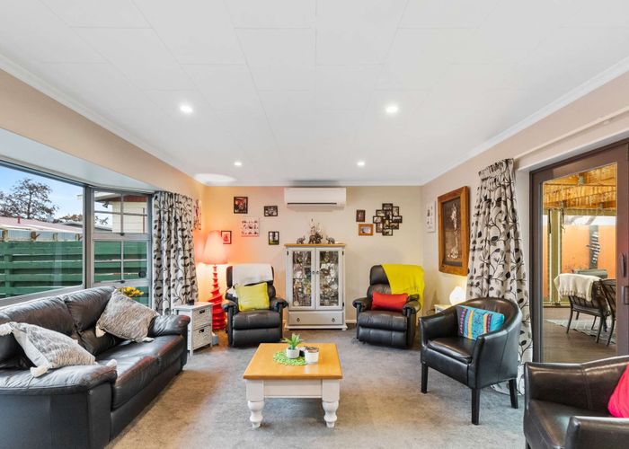  at 2/4 Meadowbrook Drive, Cloverlea, Palmerston North