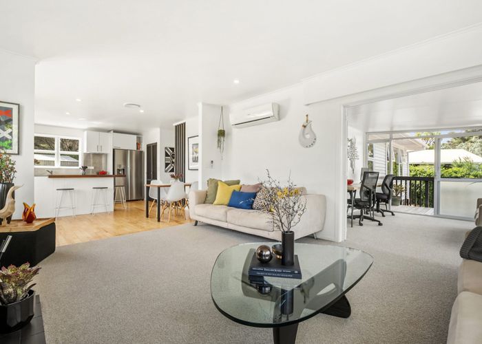  at 2/300 Rangatira Road, Beach Haven, North Shore City, Auckland