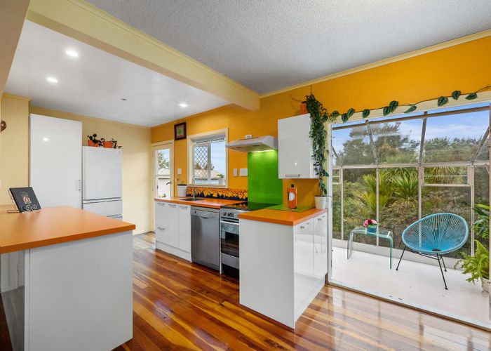  at 5 Bank Street, Hillcrest, Auckland